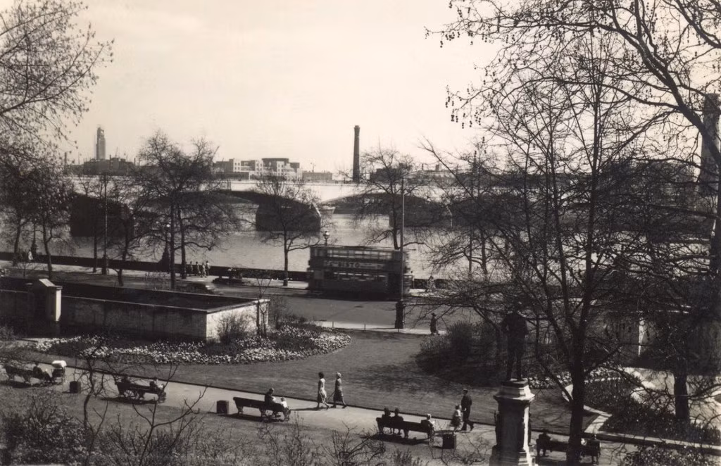 Đường bờ sông Victoria, đầu thập niên 1950.