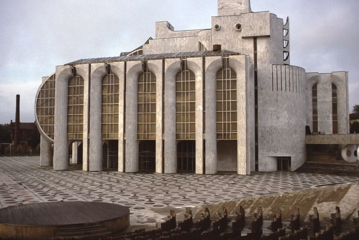 Kiến trúc độc đáo của nhà hát Fyodor Dostoevsky ở thành phố Novgorod.
