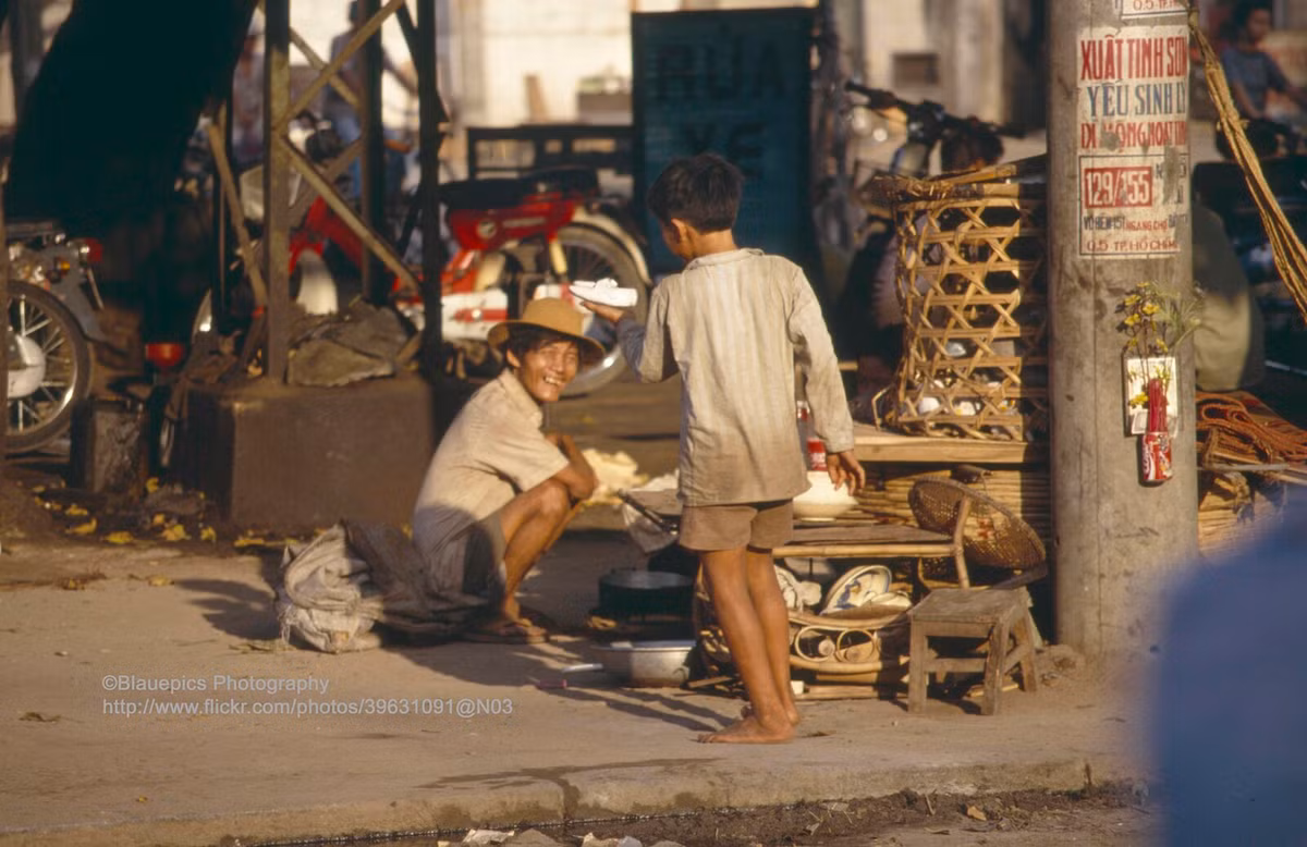 Nụ cười của thiếu niên đường phố.