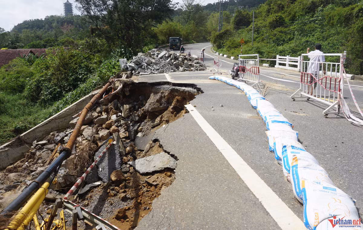 Cung đường đẹp bậc nhất ở Đà Nẵng vẫn ngổn ngang sau mưa lịch sử - Hình 2 Cung duong dep bac nhat o Da Nang van ngon ngang sau mua lich su-Hinh-2