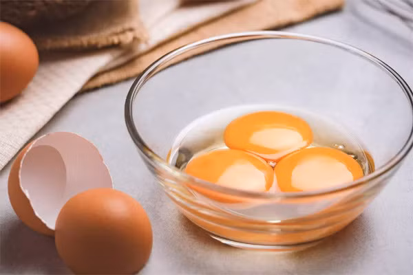 Ai không nên ăn lòng đỏ trứng để tránh bị đột quỵ? Ai khong nen an long do trung de tranh bi dot quy?