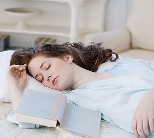 Do môi trường làm việc không tốt: đối với những phụ nữ thường xuyên phải làm việc nặng hoặc tiếp xúc với những hóa chất độc hại cũng là nguyên nhân gây nên kinh nguyệt không đều.