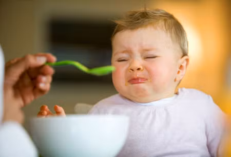 Giảm khả năng miễn dịch. Trái cây và rau quả giàu các thành phần chống oxy hóa (chẳng hạn như vitamin C, beta-carotene). Nếu cơ thể không được cung cấp đủ lượng chất này, các gốc tự do trong cơ thể sẽ có cơ hội phát triển. Lượng dinh dưỡng không cân bằng sẽ làm giảm miễn dịch, khiến bé dễ bị bệnh.