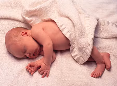 Do tâm lý bé bị xáo trộn: Giai đoạn mẹ đi làm, bé phải ở nhà với người khác…