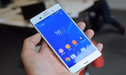 1. Thiết kế: Sony Xperia Z3 có kích thước 146 x 72 x 7,3 mm, so với Sony Xperia Z2 (146,8 x 73,3 x 8,2 mm) không có vẻ khác biệt ấn tượng. Tuy nhiên, nếu xét về độ mỏng, Z3 đã có bước đột phá mới.