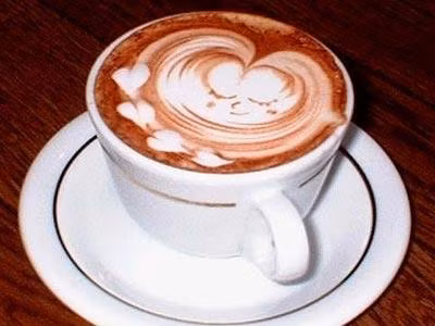 Để hoàn thiện khẩu vị, người ta thường rải lên trên tách cà phê Capuchino là bột ca cao và/hay bột quế.