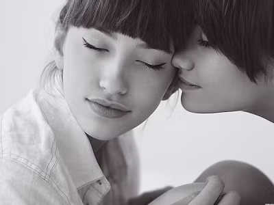  Được nuông chiều - quá yêu bản thân - một lý do khiến bệnh lệch lạc giới tính tuổi dậy thì bị lan rộng. Họ sẵn sàng muốn thử nghiệm những cảm xúc mạnh, khác người nên xảy ra hiện tượng "giả đồng tính", lâu dần trở thành đồng tính thật.