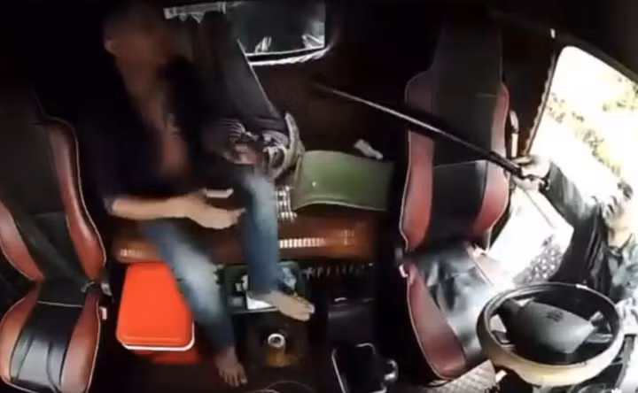 Tam giu khan cap 3 doi tuong hanh hung lai xe tren cao toc
