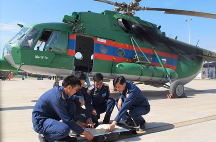 Trong ảnh là trực thăng đa năng Mi-17-1V thuộc Trung đoàn vận tải 703, Không quân Giải phóng Nhân dân Lào. Ảnh: QĐND