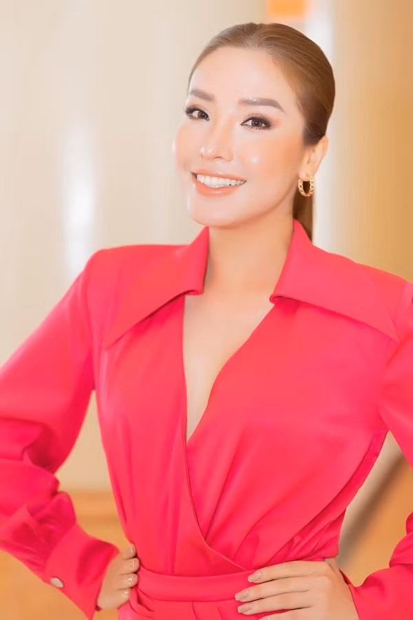 Gây ấn tượng tại buổi sơ khảo, Nguyễn Đình Khánh Phương (27 tuổi, đến từ Nha Trang) hiện đang sinh sống và làm việc tại TP.HCM. Người đẹp từng đạt danh hiệu Á hậu Biển Việt Nam 2016, đại diện Việt Nam tại Miss Supranational 2017 và lọt Top 25. Chia sẻ với VietNamNet, Khánh Phương cho biết đã trưởng thành và có nhiều kinh nghiệm sau khi hoạt động showbiz và làm thiện nguyện.