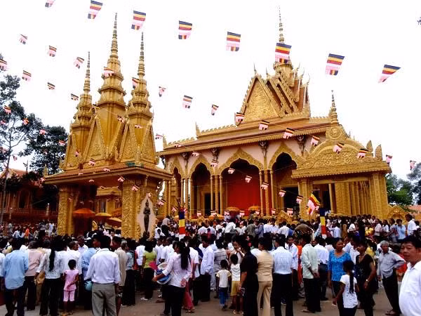 Lễ hội này diễn ra trong suốt 15 ngày của tháng 9 Dương lịch hàng năm, ứng với 15 ngày đầu tháng Pheakta Bot, tháng thứ 10 theo lịch Khmer. Ảnh: Phare.