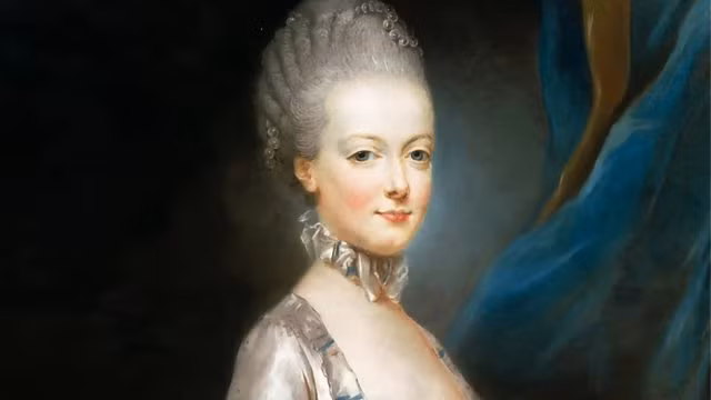 Thay vì dùng phương tiện chạy trốn nhỏ và nhanh, Marie Antoinette chọn một chiếc xe ngựa to và chậm chạp cùng với những món đồ sang trọng. Sự lựa chọn phù phiếm này đã khiến chiếc xe của Hoàng hậu đi lạc đường và đến điểm hẹn muộn những 30 phút.