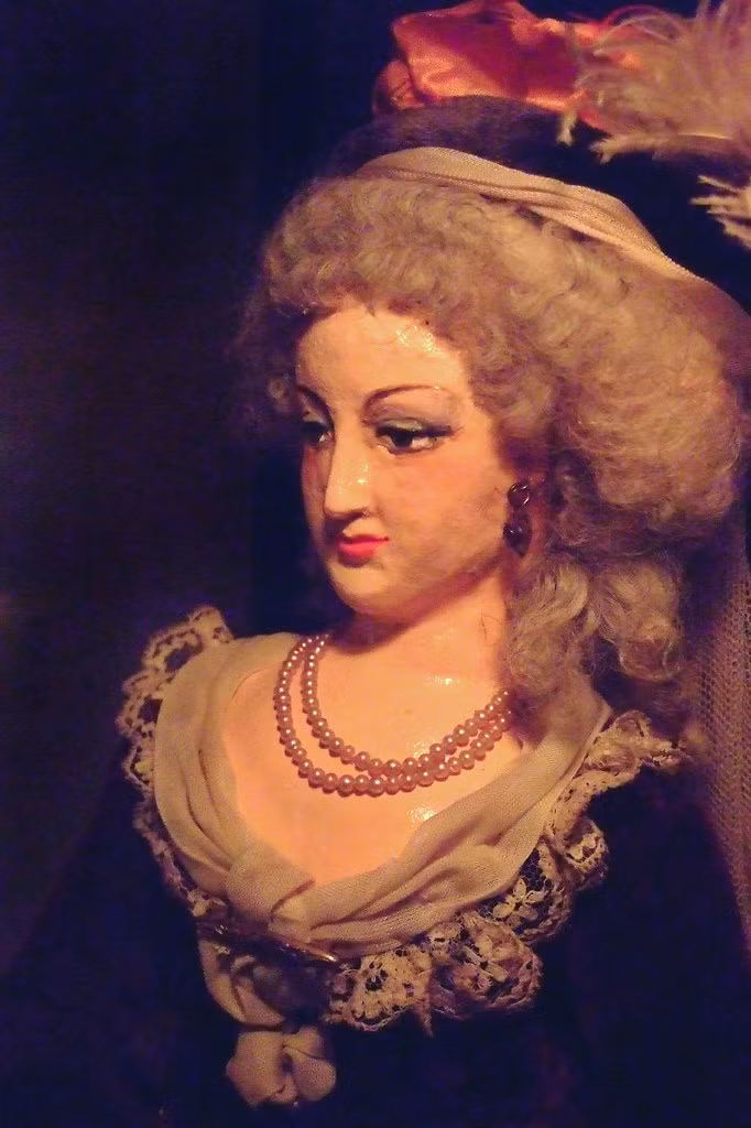 Cuộc đào thoát được tiến hành ngày 21/6/1791 nhưng đã bị hoàng hậu Marie Antoinette làm cho phá sản. Ban đầu, vua Louis XVI lên kế hoạch tẩu thoát bí mật một mình. Vào phút cuối, hoàng hậu khăng khăng đưa con cái trốn cùng vua.