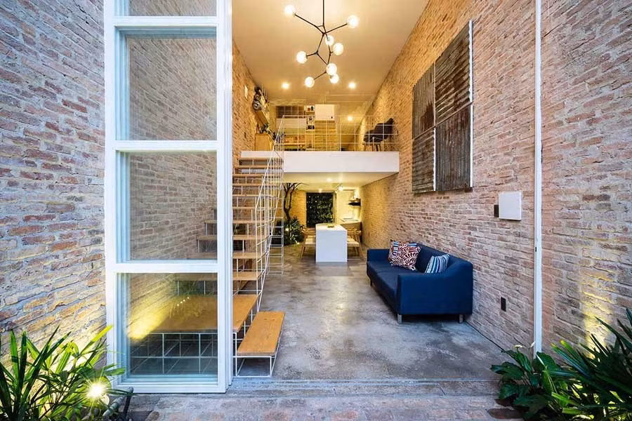 Phòng khách và không gian bếp không có sự ngăn cách.