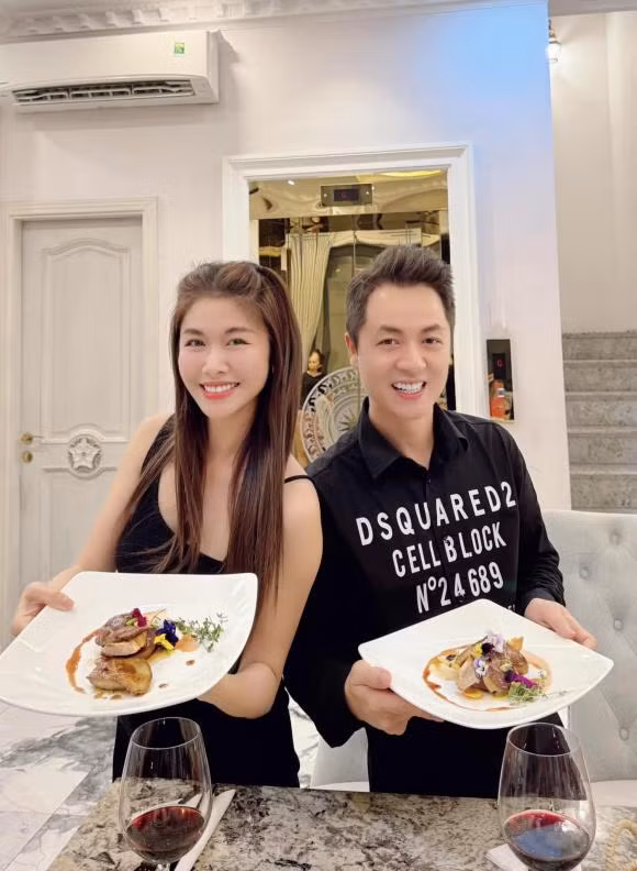 Dang Khoi lam gi 10 nam qua, co phai qua giau nen khong di hat?-Hinh-4