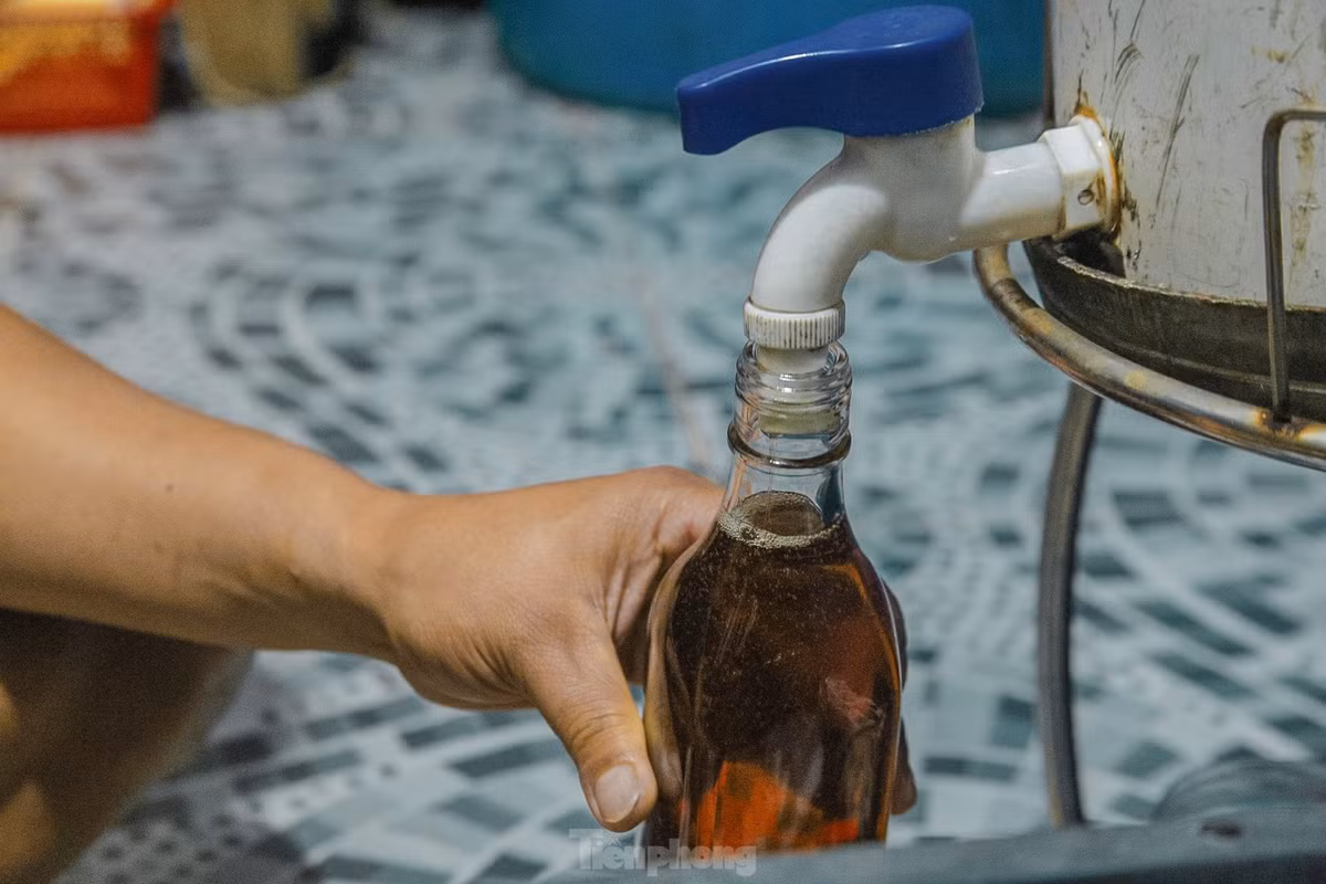 Tùy vào thời gian ủ mà mỗi chai nước mắm được mua từ xưởng sẽ có giá 60.000-80.000 đồng/chai.