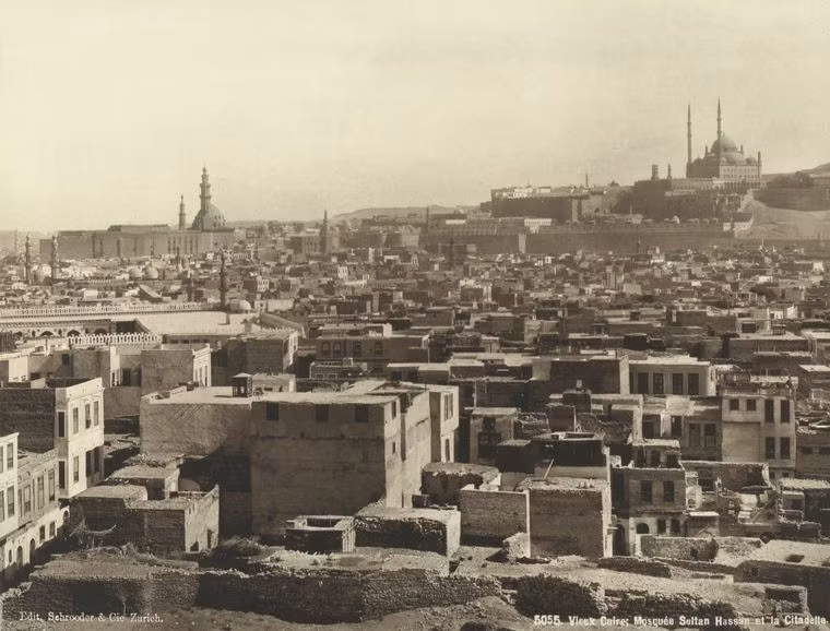 Nhà thờ Hồi giáo Sultan Hassan và thành quách ở Cairo cũ.