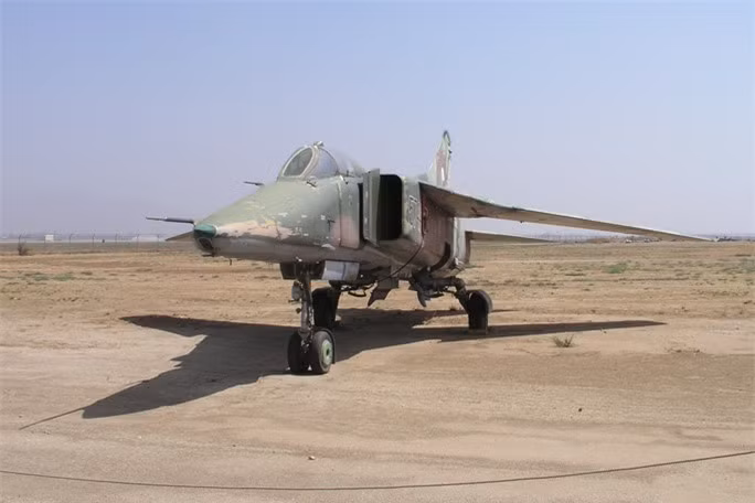 MiG-23BN “Flogger”. Ảnh: The Skytamer. Những UFO tuyệt mật được Mỹ cất giấu tại Vùng 51 - Ảnh 3.