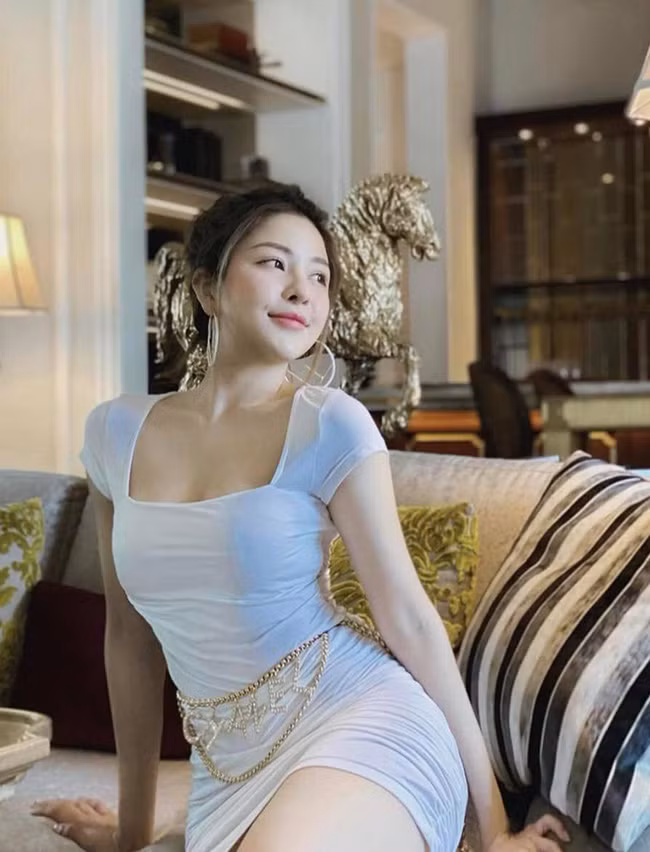 Trâm Anh ngày càng được đánh giá cao hơn về nhan sắc lẫn thẩm mỹ thời trang.