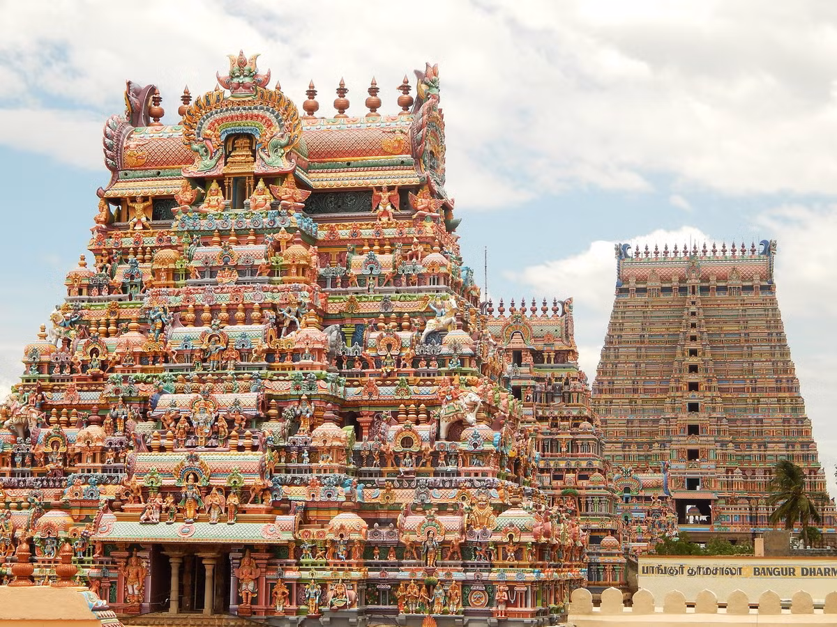 Nằm ở thành phố Tiruchirapalli, Ấn Độ, đền Srirangam được biết đến như một ngôi đền Hindu giáo có quy mô lớn và lộng lẫy bậc nhất thế giới. Ảnh: Wikipedia.