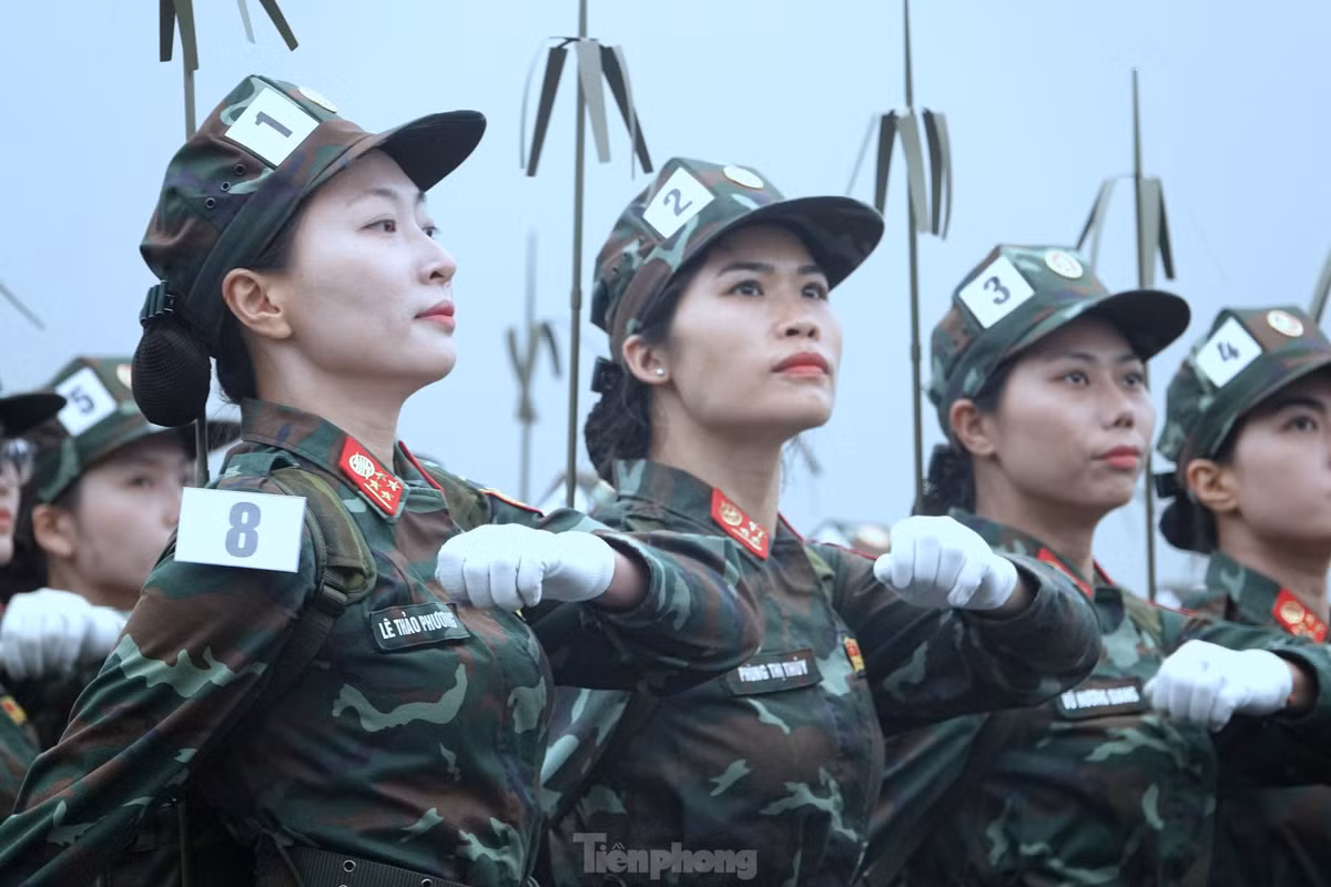 Khối nữ sĩ quan Thông tin với những bóng hồng đến từ Binh chủng Thông tin - Liên lạc và một số đơn vị khác.
