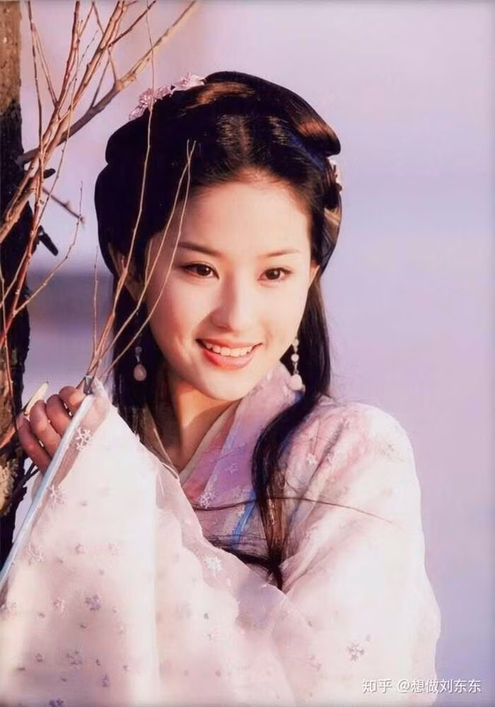 'Than tien ty ty' Luu Diec Phi cung co ngay nhan sac 'ta toi'-Hinh-2