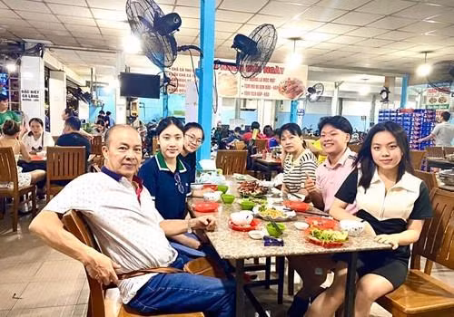 NSƯT Đức Hải 62 tuổi thu nhập trăm triệu/tháng, sống an nhàn bên vợ con - Hình 6 NSUT Duc Hai 62 tuoi thu nhap tram trieu/thang, song an nhan ben vo con-Hinh-6