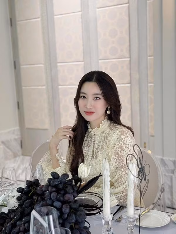 Đỗ Mỹ Linh được cả nhà chồng yêu chiều vì 'đẹp nết' - Hình 6 Do My Linh duoc ca nha chong yeu chieu vi 'dep net'-Hinh-6
