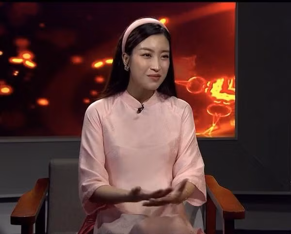 Đỗ Mỹ Linh được cả nhà chồng yêu chiều vì 'đẹp nết' - Hình 2 Do My Linh duoc ca nha chong yeu chieu vi 'dep net'-Hinh-2