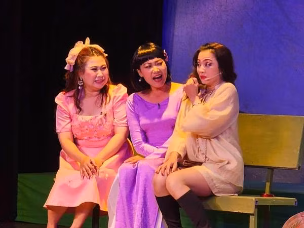 Hồng Ánh tuổi 46: Tài sắc vẹn toàn, chưa có danh hiệu NSƯT - Hình 4 Hong Anh tuoi 46: Tai sac ven toan, chua co danh hieu NSUT-Hinh-4