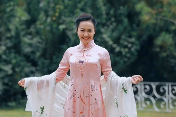 Hồng Ánh tuổi 46: Tài sắc vẹn toàn, chưa có danh hiệu NSƯT - Hình 5 Hong Anh tuoi 46: Tai sac ven toan, chua co danh hieu NSUT-Hinh-5