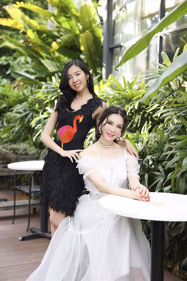 Nhan sac doi thuc o tuoi 20 cua con gai MC Thanh Mai