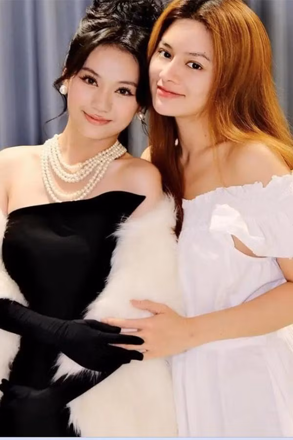 Con gái Vũ Thu Phương: Nhan sắc tuổi 18 khán giả khen nức nở Con gai Vu Thu Phuong: Nhan sac tuoi 18 khan gia khen nuc no
