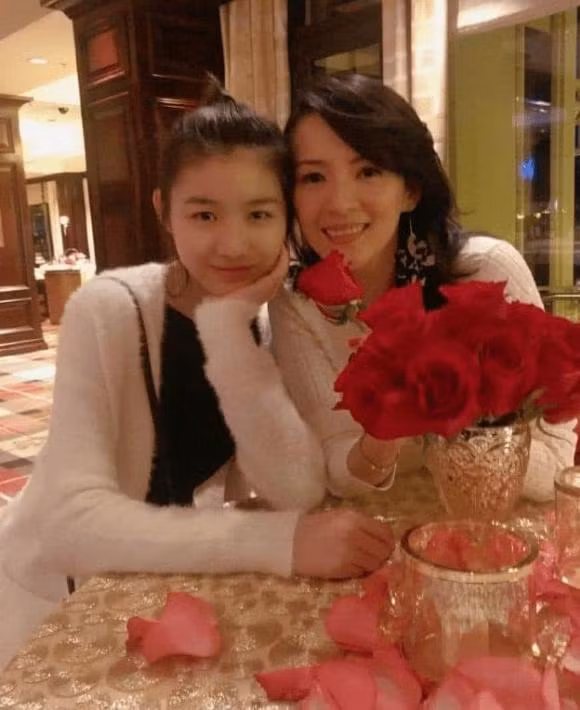 Con gai rieng cua chong cu Chuong Tu Di thay doi den chong mat-Hinh-9