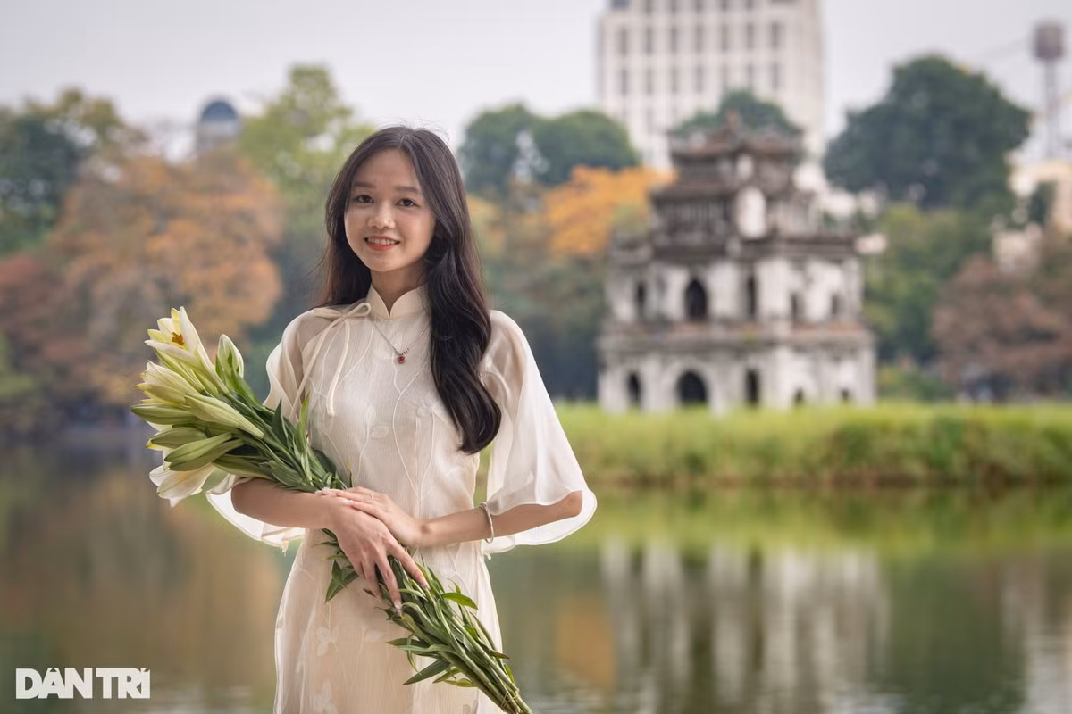 Phạm Thị Thu Hường (19 tuổi, trú quận Đống Đa, Hà Nội) chia sẻ, thời tiết dịp nghỉ Tết Dương lịch năm nay khá mát mẻ, có nắng nhẹ nên rất thuận lợi cho việc tham quan, ngắm cảnh.