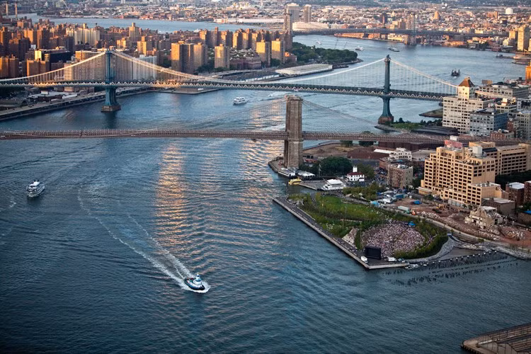 Cầu Brooklyn ở thành phố New York, Mỹ.