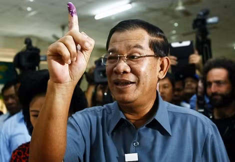 Thủ tướng Hun Sen trong ngày bầu cử.