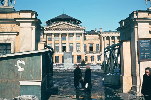 Cung điện Ostankino ở Moscow năm 1952. Ảnh: Martin Manhoff / Radio Liberty.
