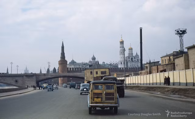 Điện Kremlin nhìn từ đại lộ Moskvoretskaya.