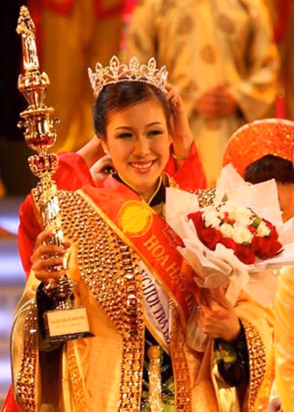 Khong tham gia showbiz, cuoc song cua Hoa hau Ngo Phuong Lan gio ra sao?