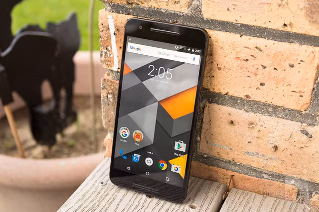  Google Nexus 6P. Vào thời điểm ra mắt, Google Nexus 6P là chiếc smartphone Android đầu tiên hỗ trợ khả năng quay video slow motion chất lượng 720p với tốc độ 240 fps. Thiết bị sở hữu camera sau 12,3MP với khẩu độ f/2.0. Tuy nhiên, máy không hỗ trợ chống rung quang học, một trong những yếu tố quan trọng trong việc quay video slow motion.