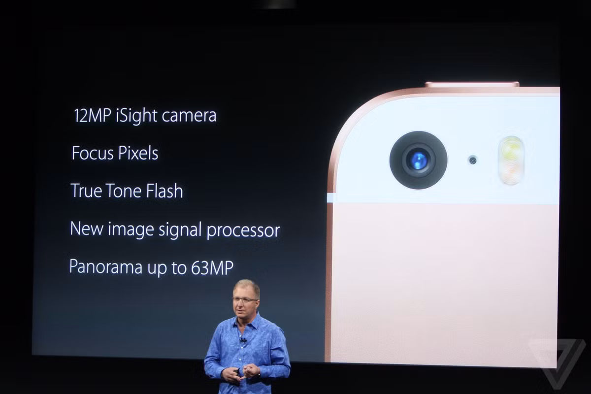 Tuy vậy, màn hình của iPhone SE không hỗ trợ tính năng cảm ứng lực 3D Touch như iPhone 6s.