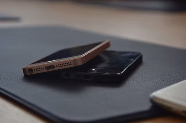 Trải nghiệm của phóng viên The Verge cho thấy thao tác trên màn hình iPhone SE nhanh và mượt như trên iPhone 6S.
