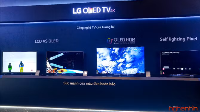 Chiếc TV OLED LG Signature 65G6T - được đánh giá là chuẩn mực mới của công nghệ nghe nhìn toàn cầu- đang trở thành tâm điểm chú ý của thế giới công nghệ và giành nhiều giải thưởng công nghệ uy tín. OLED LG Signature 65G6T còn gây kinh ngạc nhờ vào thiết kế “siêu mỏng” với độ dày chỉ vào khoảng 2,57mm.