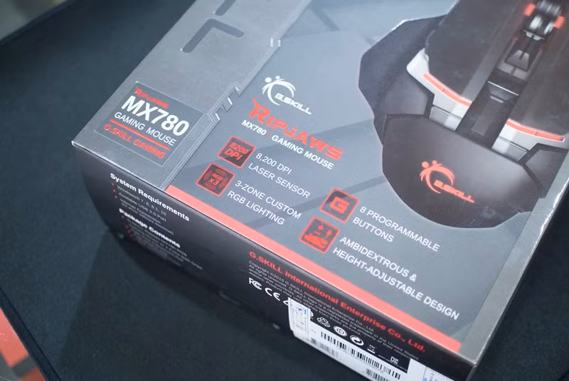 Một số chi tiết cơ bản khác được in nổi bật ở mặt trước hộp đựng sản phẩm.