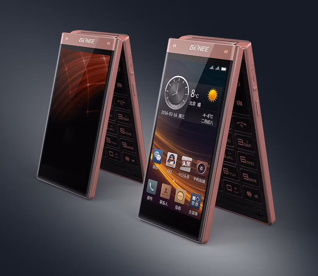 Ngoài ra đặc biệt đây là chiếc smartphone vỏ sò được trang bị đến hai màn hình cảm ứng 4.2 inch độ phân giải HD ở cả mặt trước và mặt sau.
