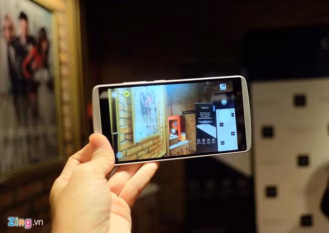 Lenovo A7010 sở hữu camera chính 13 MP, máy ảnh selfie 5 MP ở mặt trước.