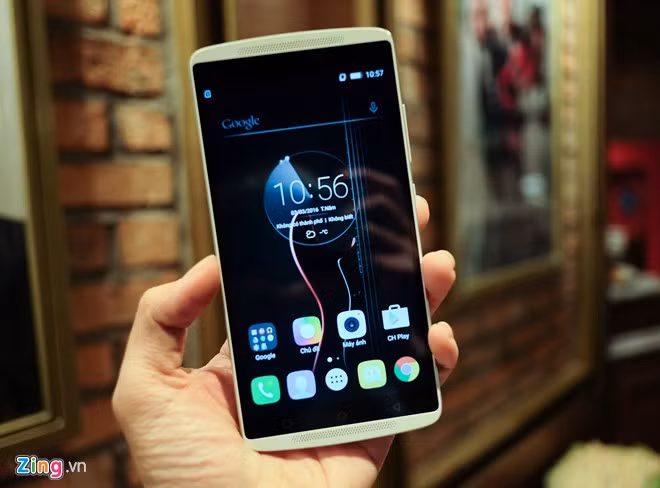 Lenovo A7010 có màn hình 5,5 inch độ phân giải Full HD, chip 64 bit MTK 8 nhân. Phiên bản RAM 2 GB có giá 4,9 triệu đồng và bản 3 GB RAM được bán ở mức 5,3 triệu đồng.