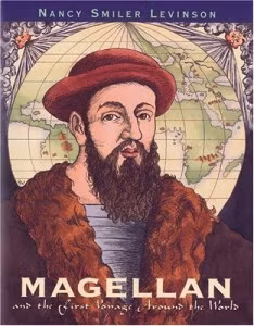 3. Magellan bị coi là kẻ phản bội đất nước Bồ Đào Nha. Ferdinland Magellan là người Bồ Đào Nha nhưng lại nhận tài trợ chuyến du hành từ Vua Charle I của Tây Ban Nha. Điều này xúc phạm đến vua Manuel I của Bồ Đào Nha, vì vậy ông đã cử gián điệp phá hỏng công tác chuẩn bị của Magellan cho chuyến thám hiểm, thậm chí ra lệnh phá hoại tài sản của gia đình ông và nỗ lực ám sát ông. Khi chuyến hải hành căng buồm, vua Manuel I còn ra lệnh cho 2 nhóm thuyền của Bồ Đào Nha đuổi theo hạm đội của Magellan với hi vọng bắt được người thuỷ thủ lão luyện và đưa ông quay trở về quê hương. 