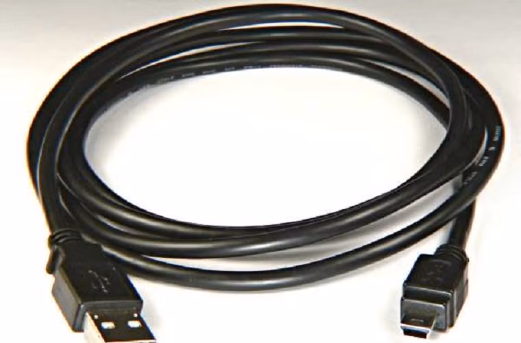 USB sẽ được trang bị dây cáp dài hơn ít nhất khoảng 33% so với độ dài thông thường hiện nay. Ngoài ra, đến khoảng giữa năm 2014, sẽ xuất hiện thế hệ USB mới được sản xuất nhỏ gọn hơn, cho phép giảm kích thước cổng kết nối trên các thiết bị đi kèm, thậm chí còn cho phép người dùng không phải thao tác nhiều khi có thể được kết nối trên cả 2 mặt tiếp xúc.